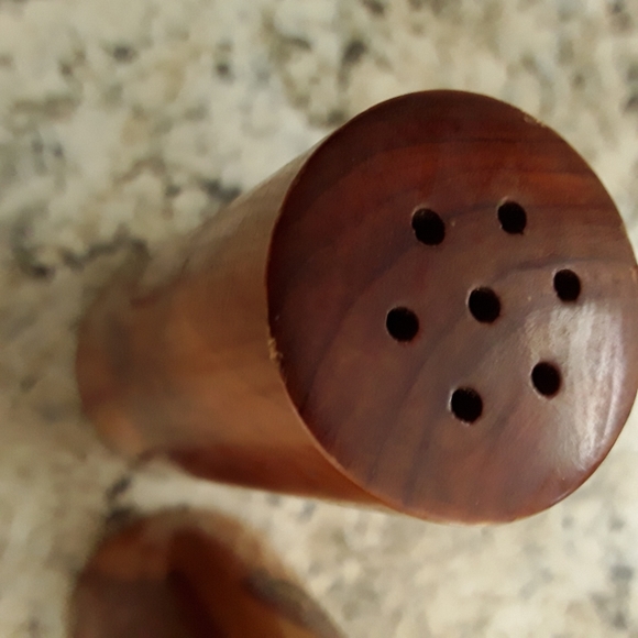 VINTAGE WOOD MOUNT AIRY LODGE,MT. POCONO,PA SALT & PEPPER SHAKERS - Picture 7 of 8